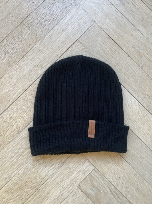 BEANIE DOBBELTSTRIK - SORT