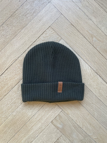 BEANIE DOBBELTSTRIK - OLIVENGRØN